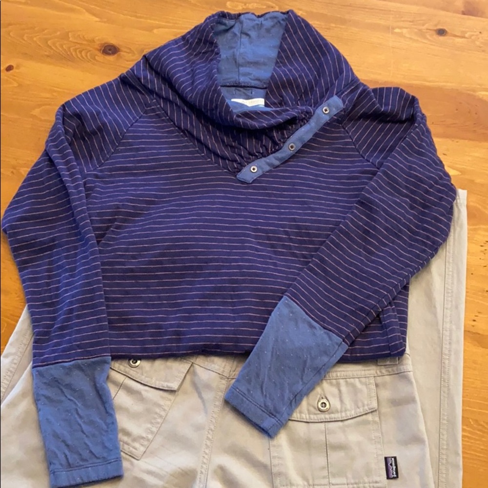 COLUMBIA Size XS Silver Falls Blue Long Sleeve Top Shirt Turtleneck Stripes Dots